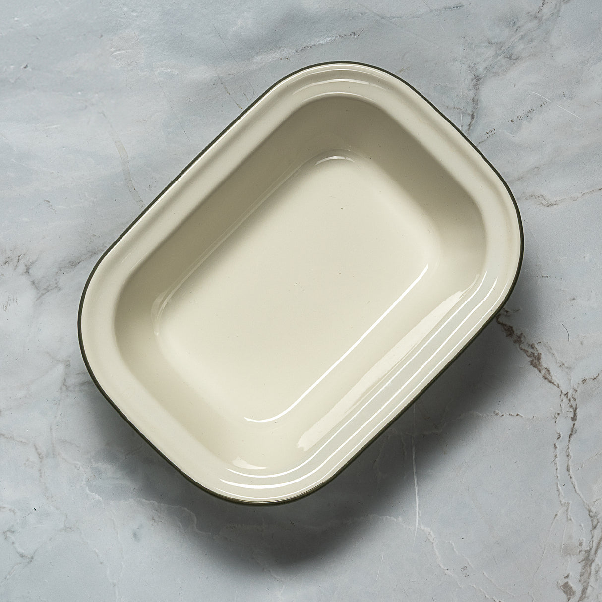 J&L 24cm Medium Enamel Pie Dish, Sage Green & Cream