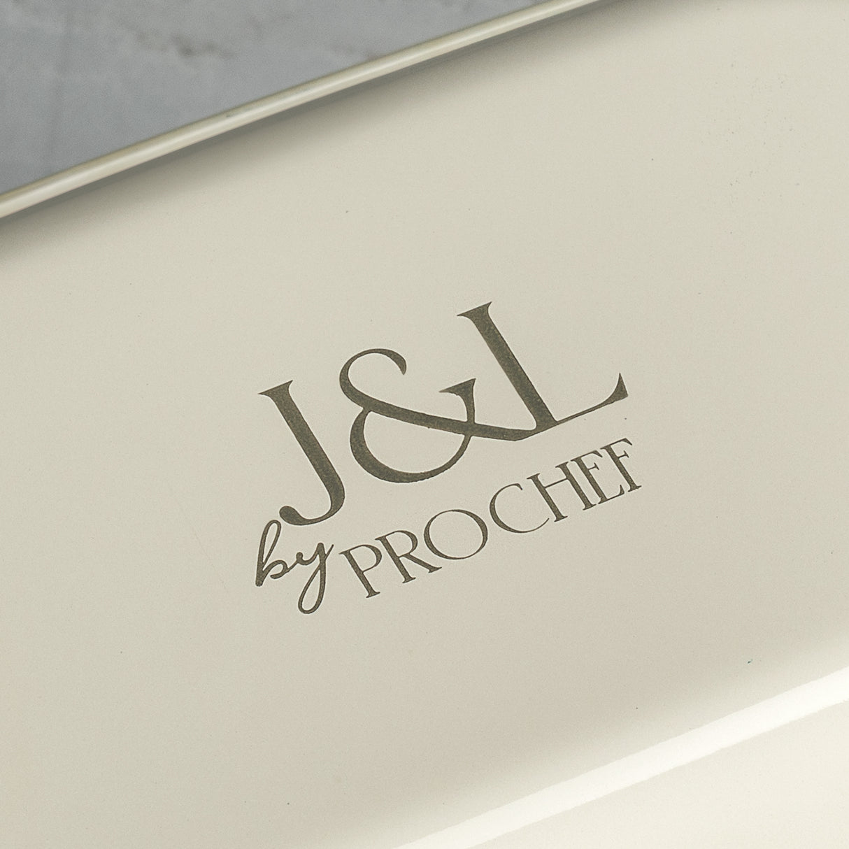 J&L 24cm Medium Enamel Pie Dish, Sage Green & Cream
