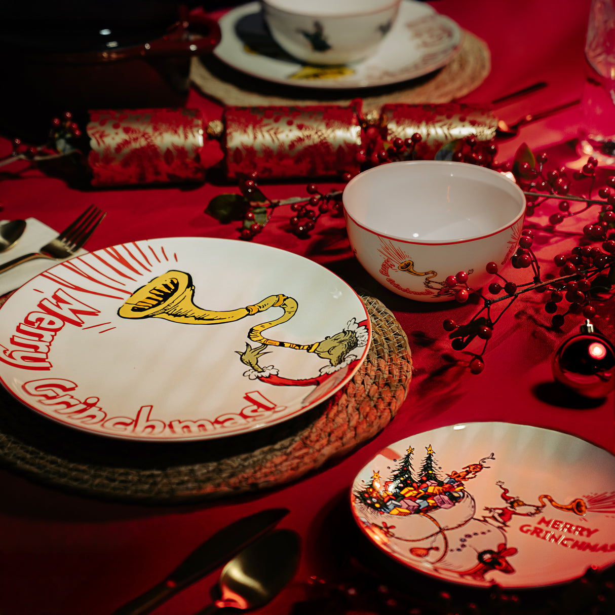 The Grinch ‘Merry Grinchmas’ 12PC Porcelain Dinner Set Christmas Plates & Bowls