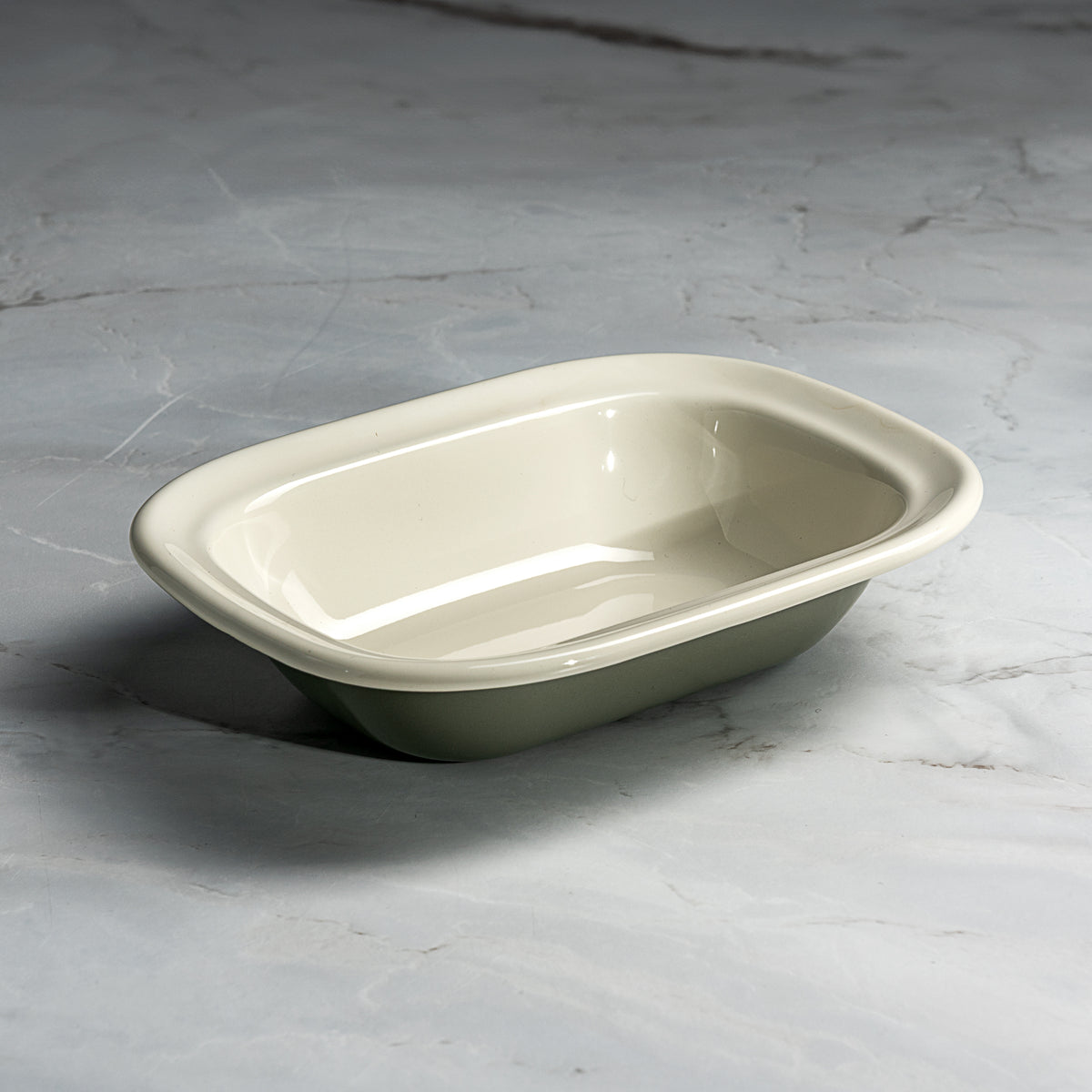 J&L 20cm Small Enamel Pie Dish, Sage Green & Cream