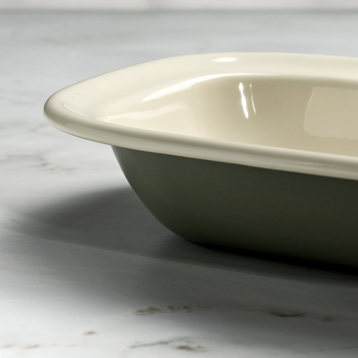 J&L 20cm Small Enamel Pie Dish, Sage Green & Cream