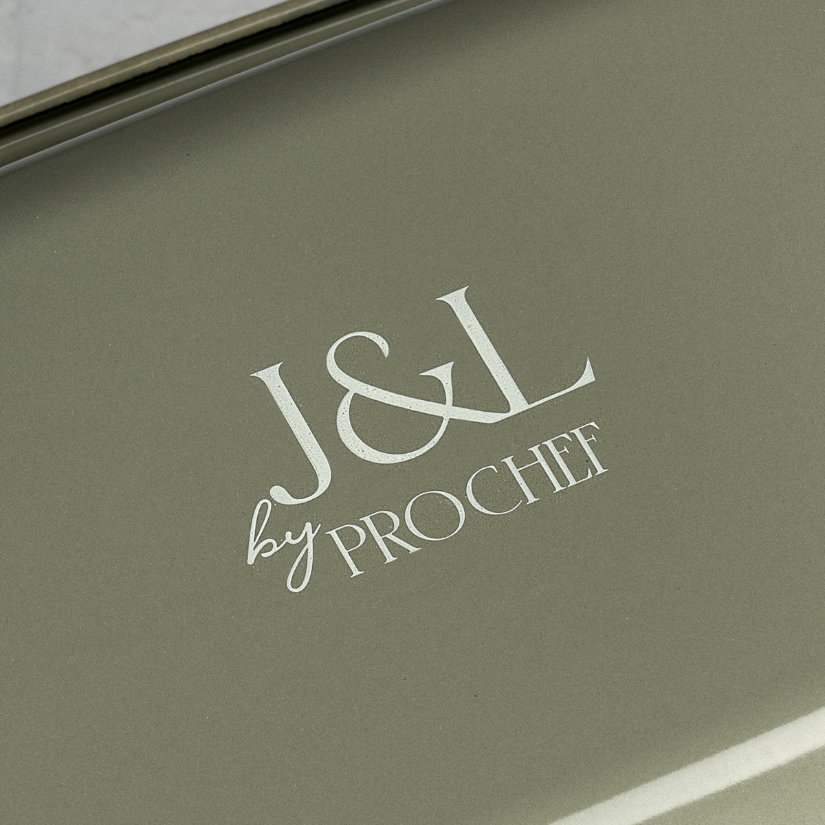 J&L 20cm Small Enamel Pie Dish, Sage Green & Cream