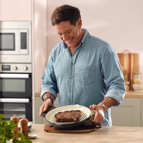 Matt Tebbutt 31cm Matte Black Cast Iron Round Griddle Pan